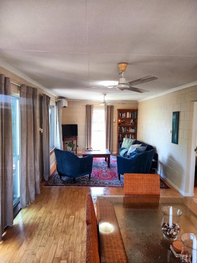 J & Ella's House - 2 Bedroom, 2 Bathroom Holiday home