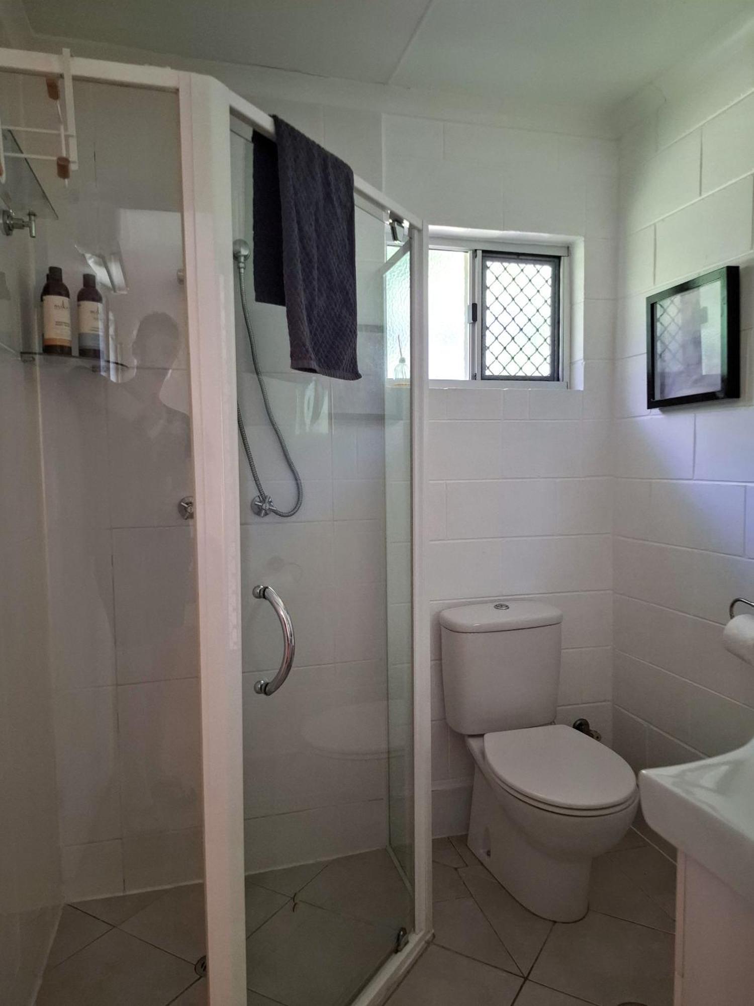 J & Ella's House - 2 Bedroom, 2 Bathroom Cooktown