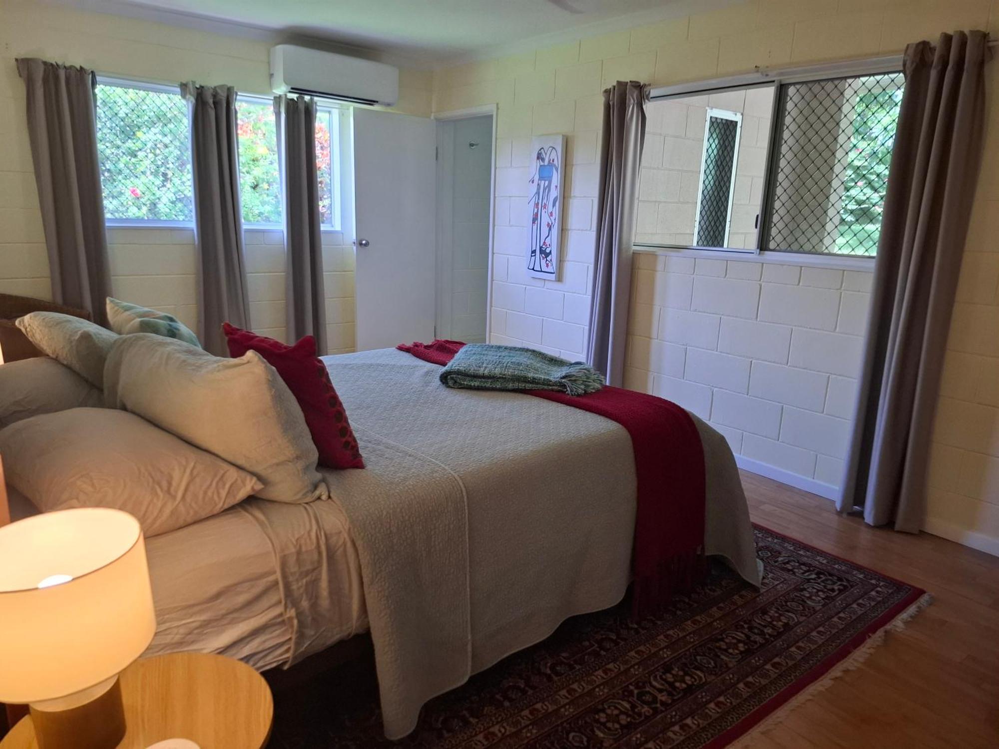 J & Ella's House - 2 Bedroom, 2 Bathroom Holiday home Cooktown