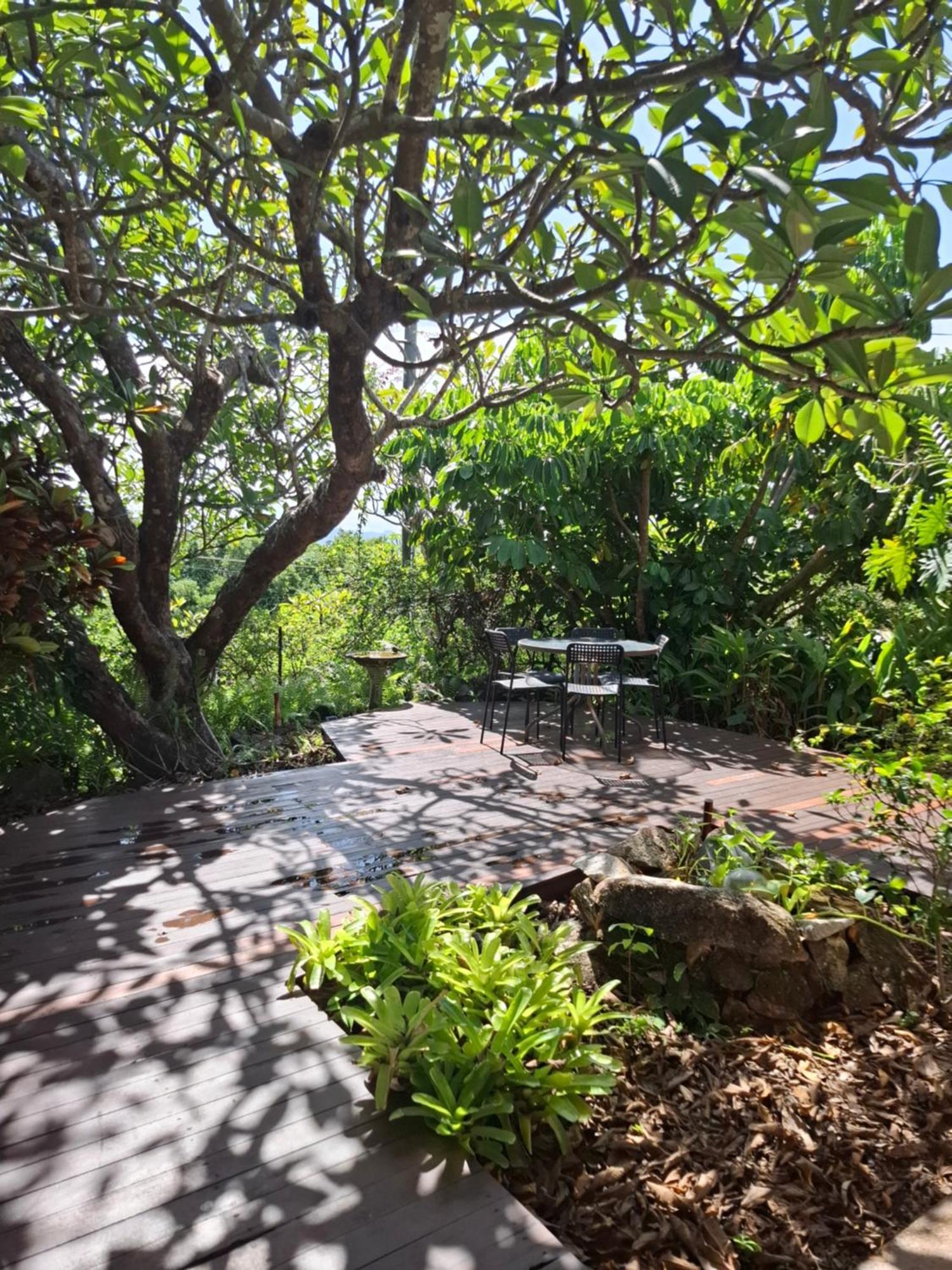 J & Ella's House - 2 Bedroom, 2 Bathroom * Cooktown